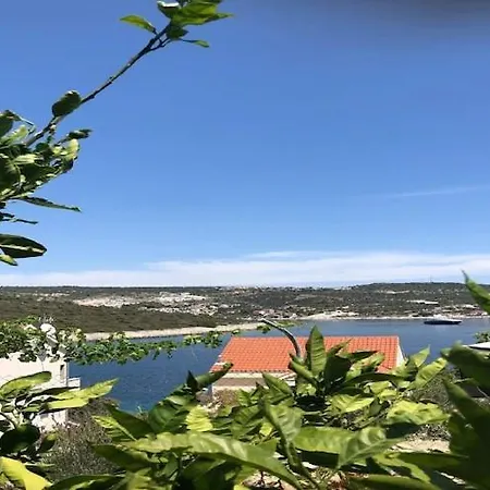 Seafront House Antonia *