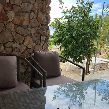 Dom wakacyjny Seafront House Antonia